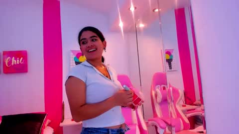 Snapshot of scarlette_15 chatting on February 2025 03:30:01 AM Scarlette online show from February 2025 03:30:01 AM