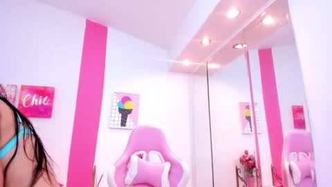 Snapshot of scarlette_15 chatting on February 2025 03:54:01 AM Scarlette online show from February 2025 03:54:01 AM