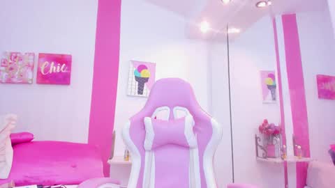 Snapshot of scarlette_15 chatting on February 2025 10:47:02 AM Scarlette online show from February 2025 10:47:02 AM