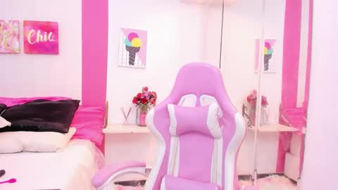 Snapshot of scarlette_15 chatting on February 2025 03:36:02 AM Scarlette online show from February 2025 03:36:02 AM