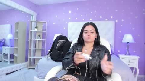 Snapshot of scarlette_15 chatting on November 2025 12:03:01 PM Scarlette online show from November 2025 12:03:01 PM