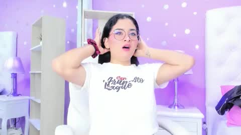 Snapshot of scarlette_15 chatting on November 2025 03:18:02 AM Scarlette online show from November 2025 03:18:02 AM