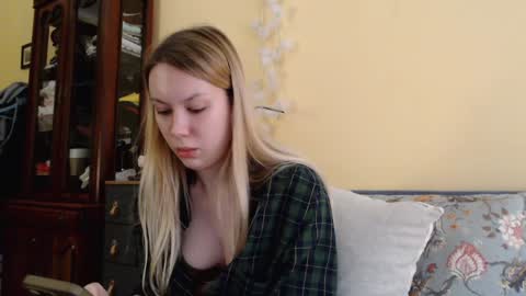 Scarlett online show from December 2024 12:45:02 PM