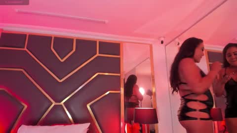 Snapshot of scarletthott1 chatting on September 2025 11:56:01 AM Scarlett Hot online show from September 2025 11:56:01 AM