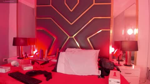 Snapshot of scarletthott1 chatting on October 2025 12:11:01 PM Scarlett Hot online show from October 2025 12:11:01 PM