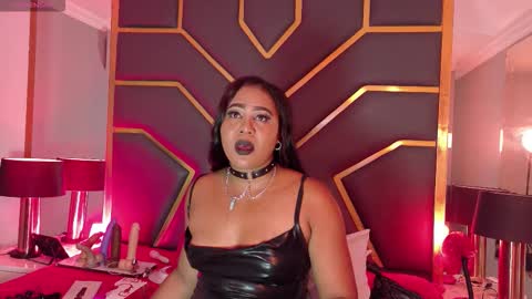 Snapshot of scarletthott1 chatting on November 2025 11:54:01 AM Scarlett Hot online show from November 2025 11:54:01 AM