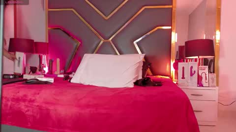 Snapshot of scarletthott1 chatting on November 2025 12:16:02 PM Scarlett Hot online show from November 2025 12:16:02 PM