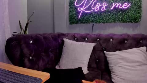 Scarlet online show from November 2025 02:27:01 PM