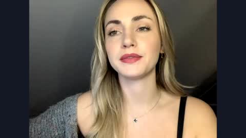 Snapshot of scarlettxblonde chatting on May 2026 08:32:02 AM ScarlettxBlonde online show from May 2026 08:32:02 AM