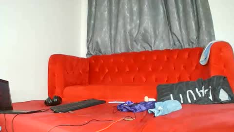 scentedfriction online show from February 2026 06:40:02 AM