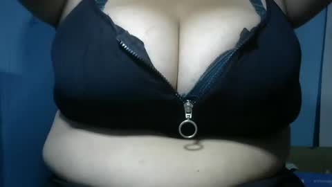 Snapshot of schoco_milf chatting on March 2026 12:29:01 PM mai latina online show from March 2026 12:29:01 PM