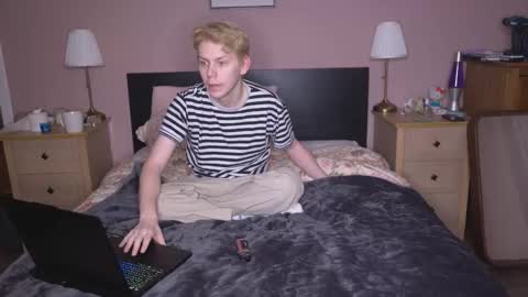 Snapshot of scottish_twink01 chatting on January 2026 08:01:02 PM danny online show from January 2026 08:01:02 PM
