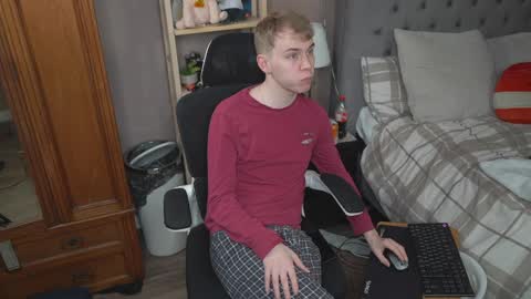 Snapshot of scottish_twink01 chatting on March 2026 10:09:01 PM danny online show from March 2026 10:09:01 PM