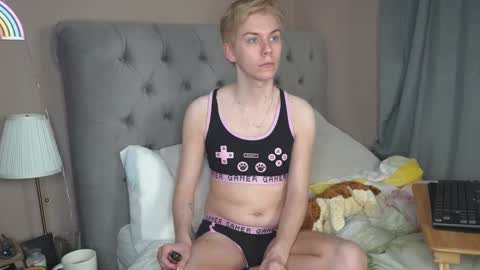 Snapshot of scottish_twink01 chatting on April 2026 09:15:01 PM danny online show from April 2026 09:15:01 PM