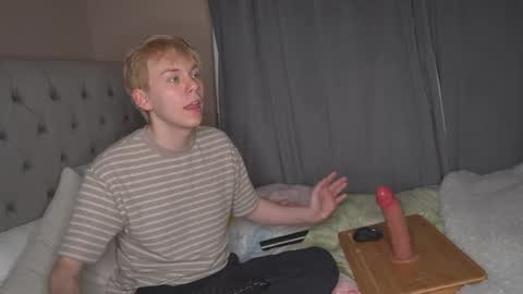 Snapshot of scottish_twink01 chatting on May 2026 08:46:02 PM danny online show from May 2026 08:46:02 PM