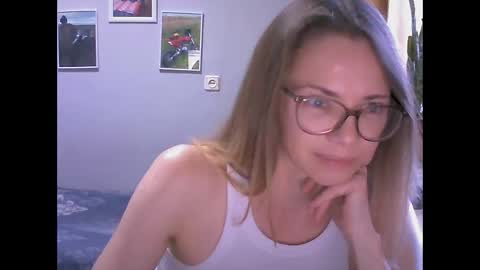 Snapshot of sea_dream chatting on November 2025 04:51:01 AM SEA Dream online show from November 2025 04:51:01 AM