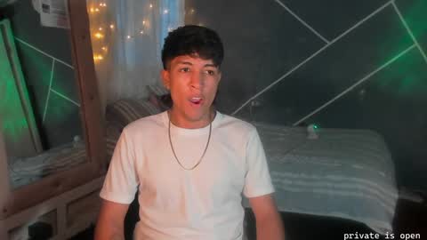 Snapshot of sean_scoth2 chatting on December 2024 10:34:02 PM Sean Scoth online show from December 2024 10:34:02 PM