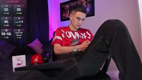 Sebastian online show from October 2025 04:23:02 AM