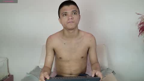 Snapshot of sebas_n_aly chatting on February 2026 03:40:02 AM ely online show from February 2026 03:40:02 AM