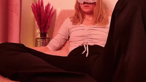 Anni online show from December 2024 12:05:01 PM