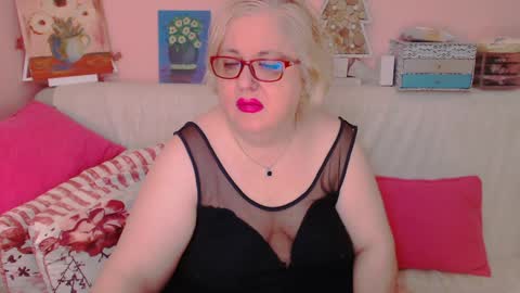 Snapshot of secretloverbbw chatting on December 2024 07:18:02 PM Alice online show from December 2024 07:18:02 PM