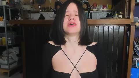 Anna online show from February 2025 10:21:02 PM