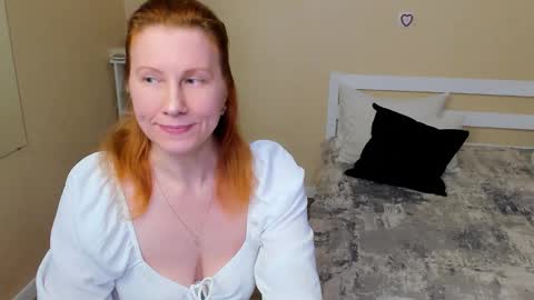 seductive_foxy_ online show from October 2025 05:59:01 AM