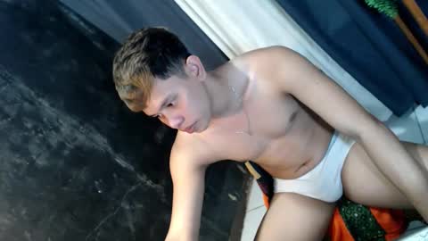 Snapshot of seductive_maxxx chatting on April 2026 08:02:02 AM Max online show from April 2026 08:02:02 AM