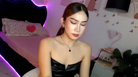 Snapshot of seductive_vana chatting on May 2026 10:37:02 PM Vanessa online show from May 2026 10:37:02 PM