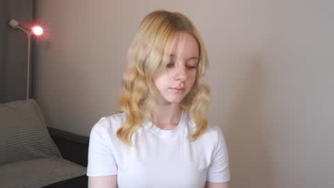 Snapshot of seebunny chatting on June 2026 05:25:01 PM See Its honey bunny im Lana online show from June 2026 05:25:01 PM