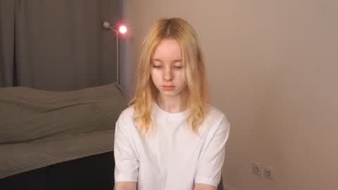 Snapshot of seebunny chatting on June 2026 04:22:01 PM See Its honey bunny im Lana online show from June 2026 04:22:01 PM