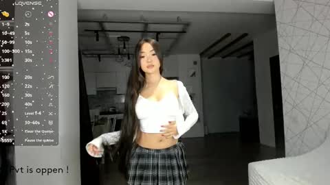 Akira Youri online show from October 2025 12:04:02 PM