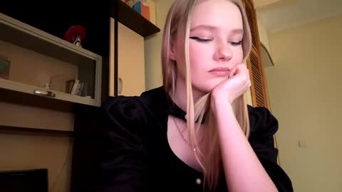 Snapshot of seemabensch chatting on February 2026 12:11:02 AM Kristie online show from February 2026 12:11:02 AM