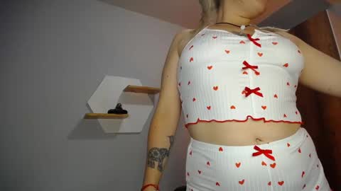 Snapshot of sejmet_5 chatting on January 2025 04:23:02 AM Yeyis online show from January 2025 04:23:02 AM