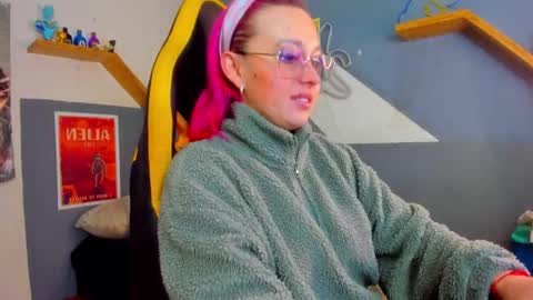 Snapshot of sejmet_5 chatting on November 2025 05:26:01 PM Yeyis online show from November 2025 05:26:01 PM