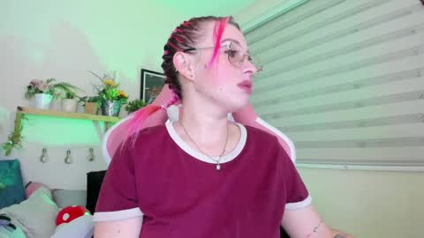 Snapshot of sejmet_5 chatting on April 2026 02:33:01 AM Yeyis online show from April 2026 02:33:01 AM