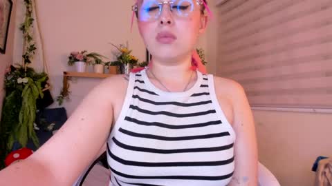 Snapshot of sejmet_5 chatting on April 2026 04:07:02 AM Yeyis online show from April 2026 04:07:02 AM
