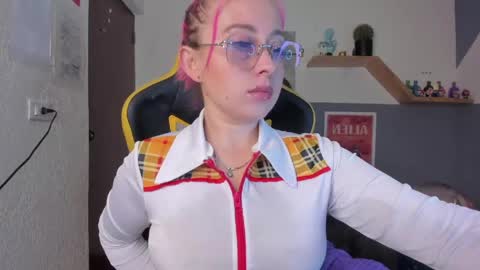 Snapshot of sejmet_5 chatting on April 2026 03:13:01 PM Yeyis online show from April 2026 03:13:01 PM
