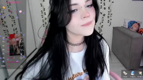 Snapshot of selena___cute chatting on February 2025 05:04:01 AM Selena online show from February 2025 05:04:01 AM