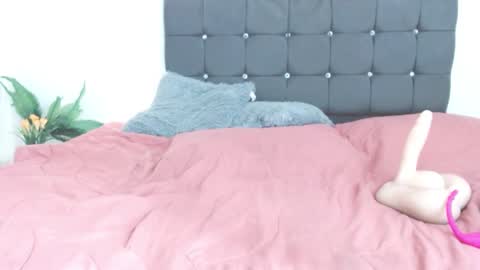 Snapshot of selena_hotmilf chatting on February 2025 06:39:01 PM Selena online show from February 2025 06:39:01 PM