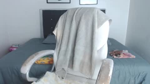 Snapshot of selena_hotmilf chatting on September 2025 05:48:01 PM Selena online show from September 2025 05:48:01 PM