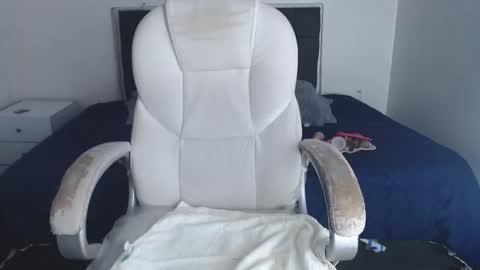 Snapshot of selena_hotmilf chatting on November 2025 05:59:01 PM Selena online show from November 2025 05:59:01 PM