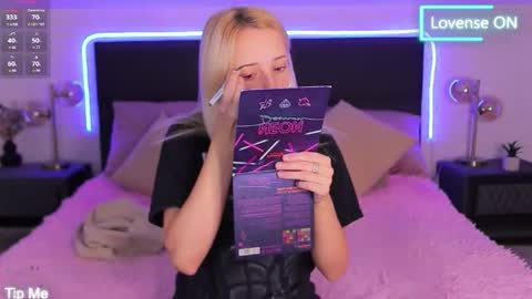 Selena Lily online show from September 2025 05:53:02 AM