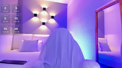 Selena online show from December 2025 12:44:02 PM