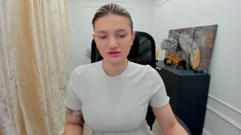 selenaemoore online show from May 2026 03:47:02 AM