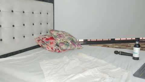  Selena  online show from February 2025 01:29:01 PM