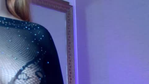 SelenaHanson online show from November 2025 10:25:01 AM