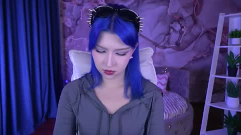 selenairis online show from November 2025 09:47:01 PM