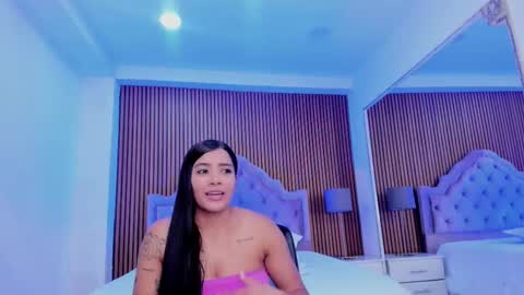 selenastonne online show from November 2025 09:14:01 PM