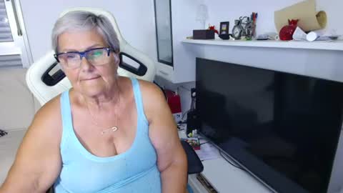 Snapshot of selenna57 chatting on June 2026 05:30:02 PM Selenna online show from June 2026 05:30:02 PM